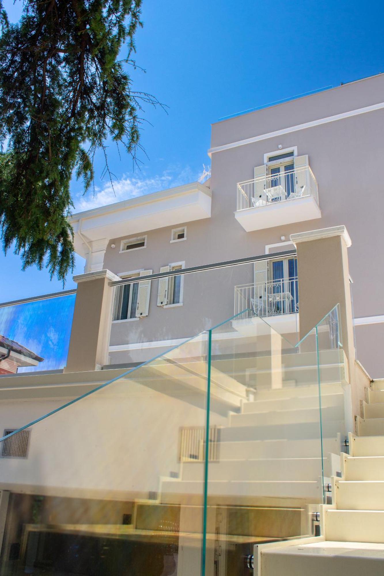 Doride Suites Boutique Hotel Marina Di Carrara Exterior photo